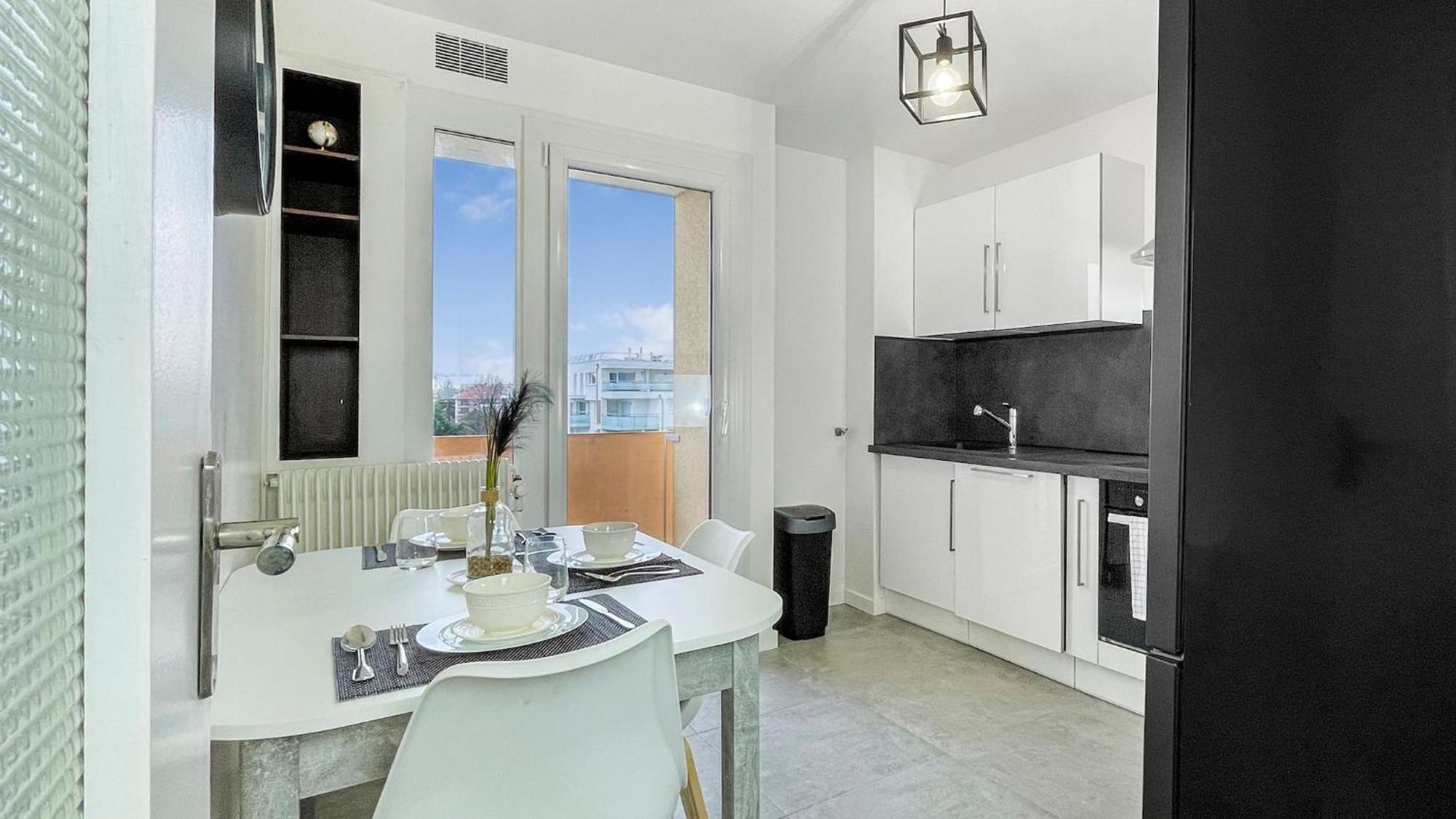 La Coloc Mugi: Upscale Shared Living with Private Rooms and Balcony Annemasse Exterior photo